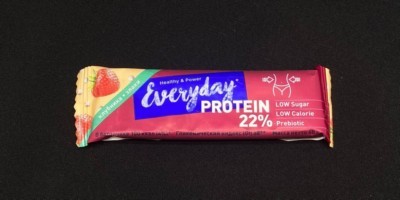 Протеиновый батончик EVERYDAY клубника со злаками 40 г.
